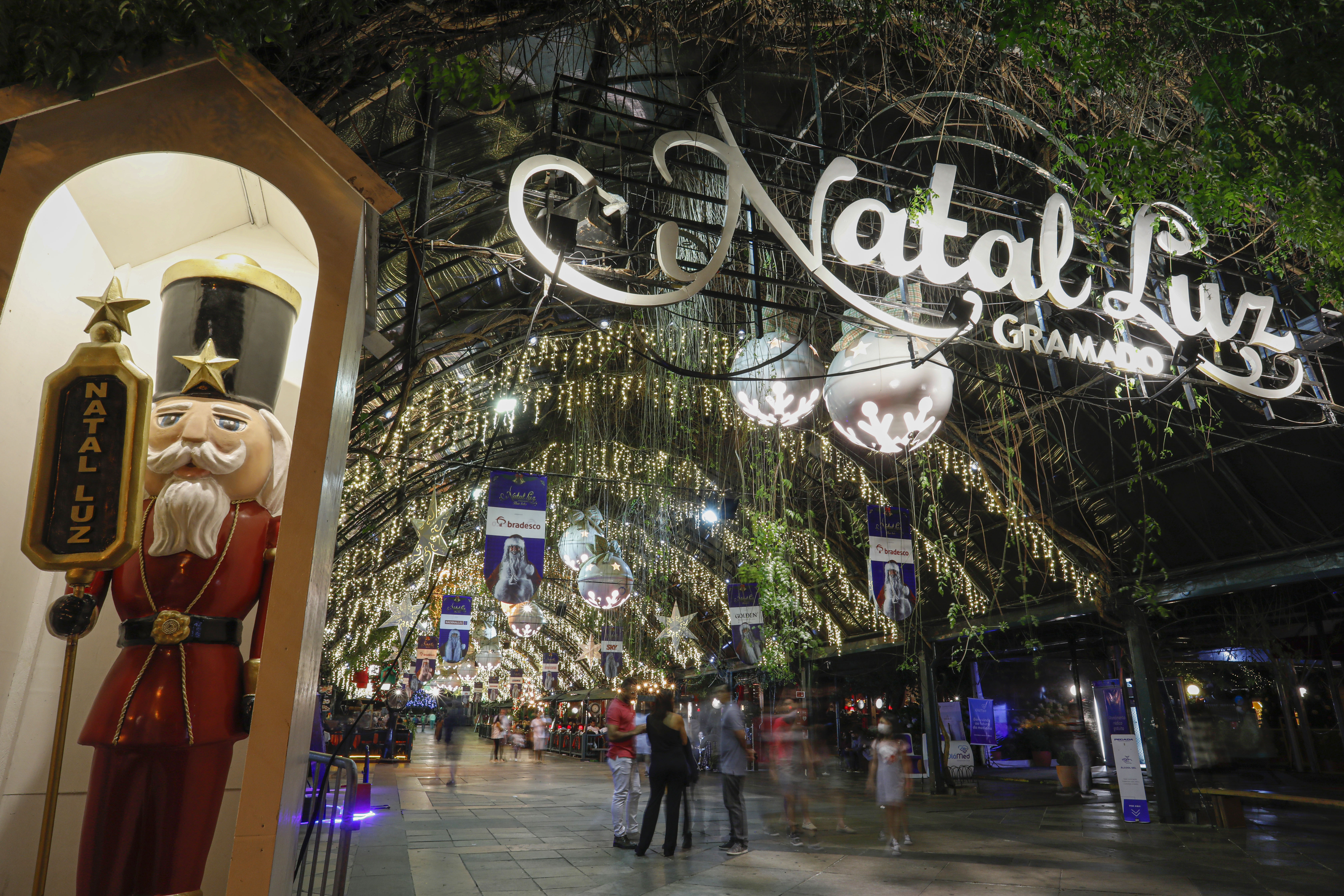 Gramado ilumina a cidade com o início do Natal Luz nesta quinta (26) - São  Marcos Online