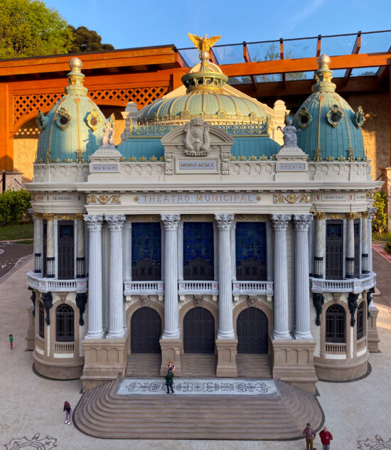 Mini Mundo reabre com castelo de entrada revitalizado e novo espaço com réplicas do Rio de Janeiro